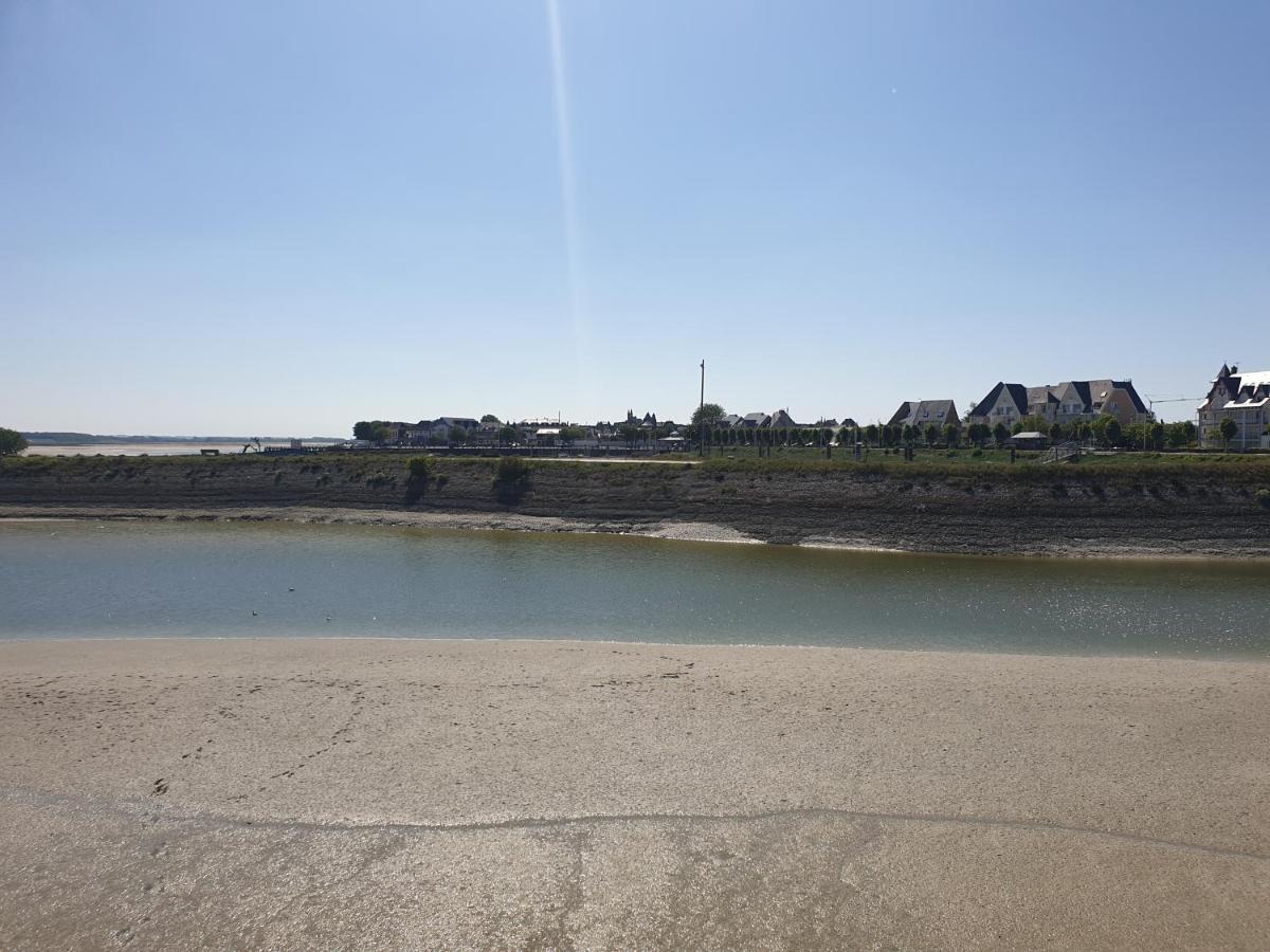 法威雷斯Les Garennes住宿加早餐旅馆 外观 照片